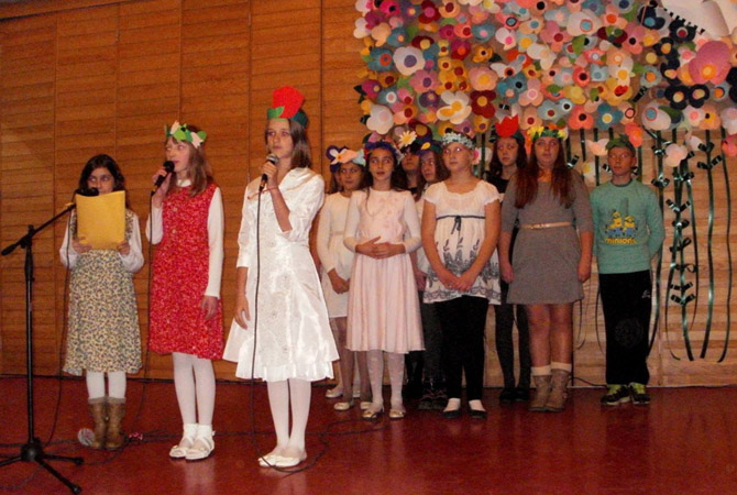 Iskolanap a Jovan Jovanović Zmaj ÁltaánosIskolában 2015. november 22. képek
